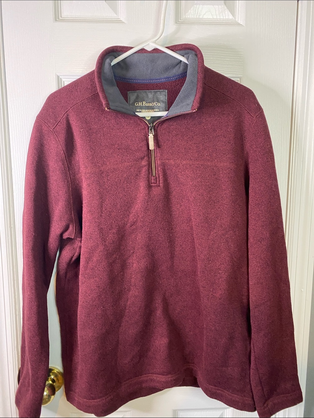 G.H. Bass & Co. Men's Maroon Half-Zip Pullover Sweater Size Large.